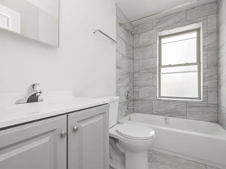 8201 S Paulina St — Photo 36