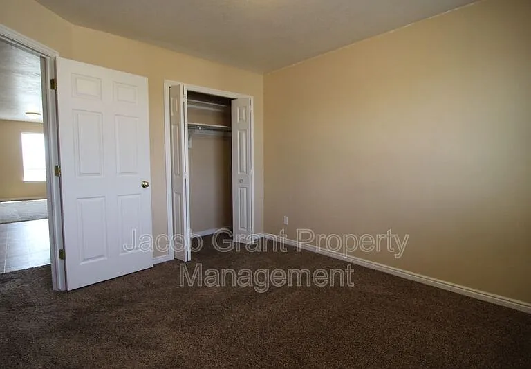 960 Eve Dr #2 — Photo 7