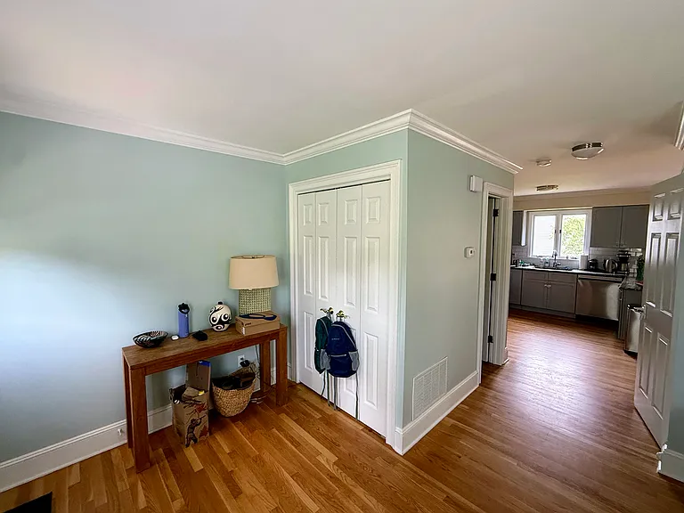 211 Hunyadi Ave — Photo 22