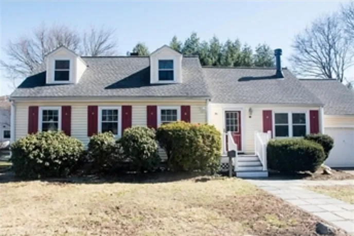 71 Elinor Rd — Photo 1