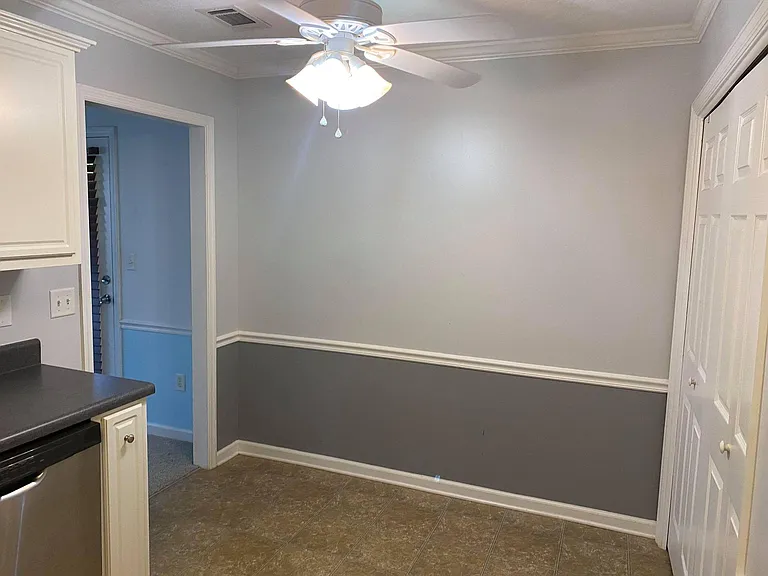 514 Goodale Ct — Photo 2