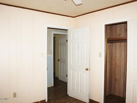 3rd image of 132 Willow Glen Ln
