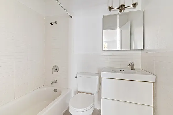 Rented by SERHANT. | media 10