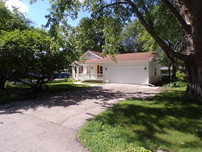 5110 Willow Ln — Photo 2