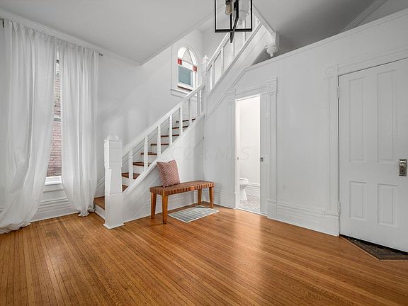5th image of 852 Neil Ave