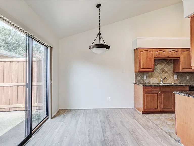 5640 Cedar Creek Dr — Photo 7