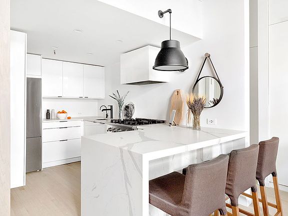 4th image of 104 W 87th St APT 2R