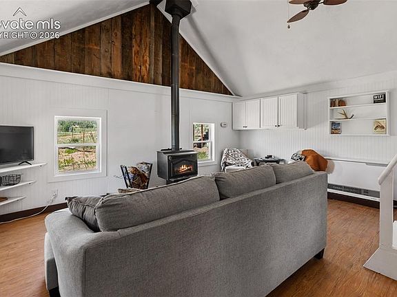 3rd image of 185 Canyon Dr