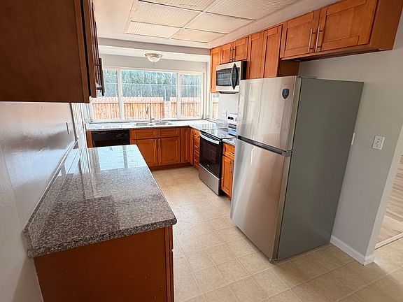 4th image of 583 Princeton Way