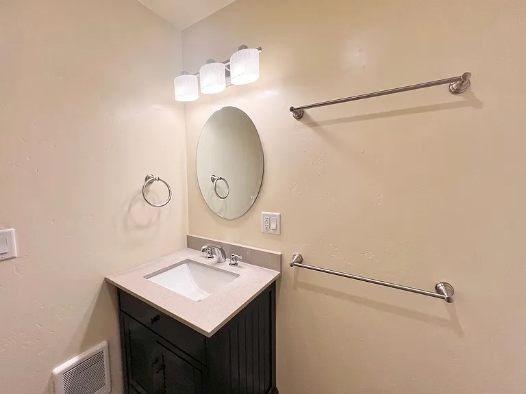 181 E Tall Fir Ct #D — Photo 8