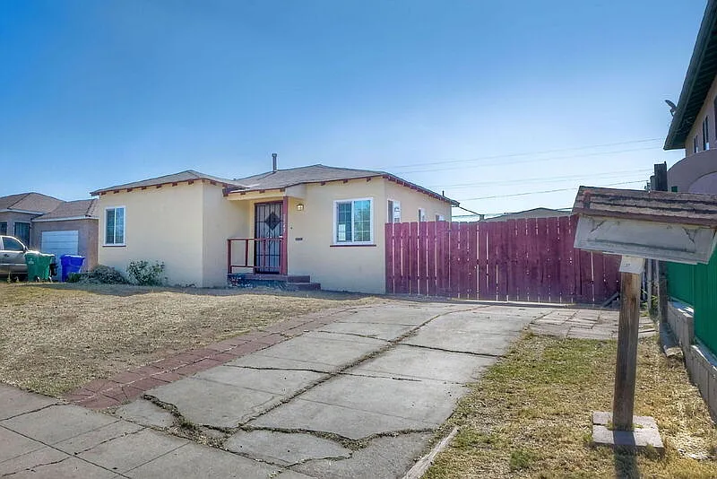 2 bed, 1.0 bath, 701 sqft, $2,950 — Photo 2