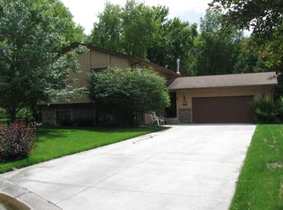 6580 Joshua Cir, Excelsior, MN 55331