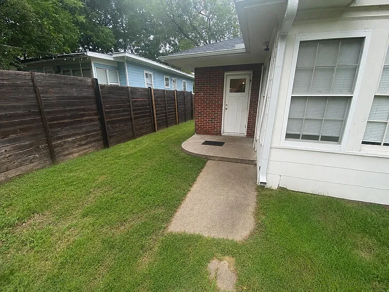 3200 Harris Park Ave — Photo 16