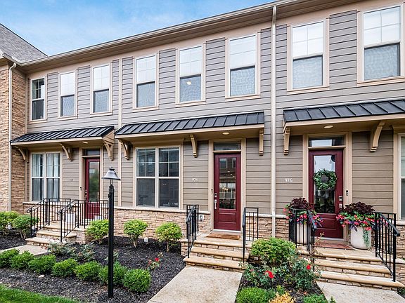 2nd image of 924 Pullman Pl #32
