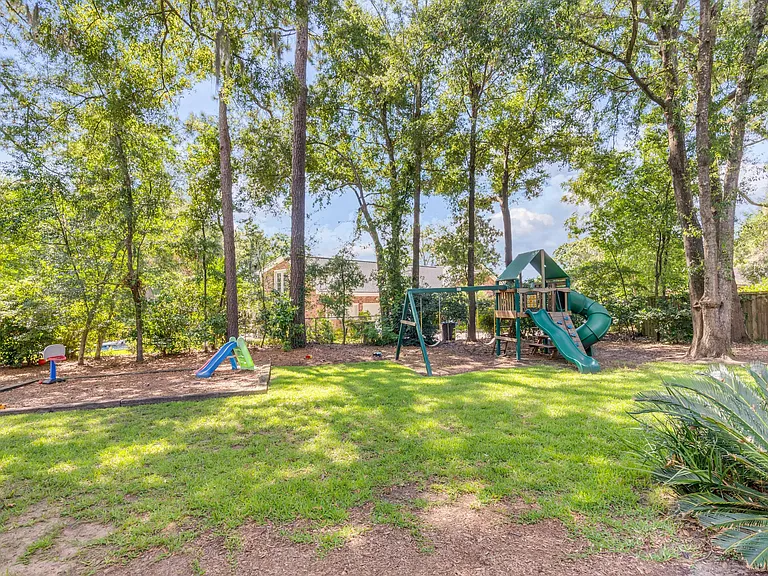 618 Pelzer Dr — Photo 32