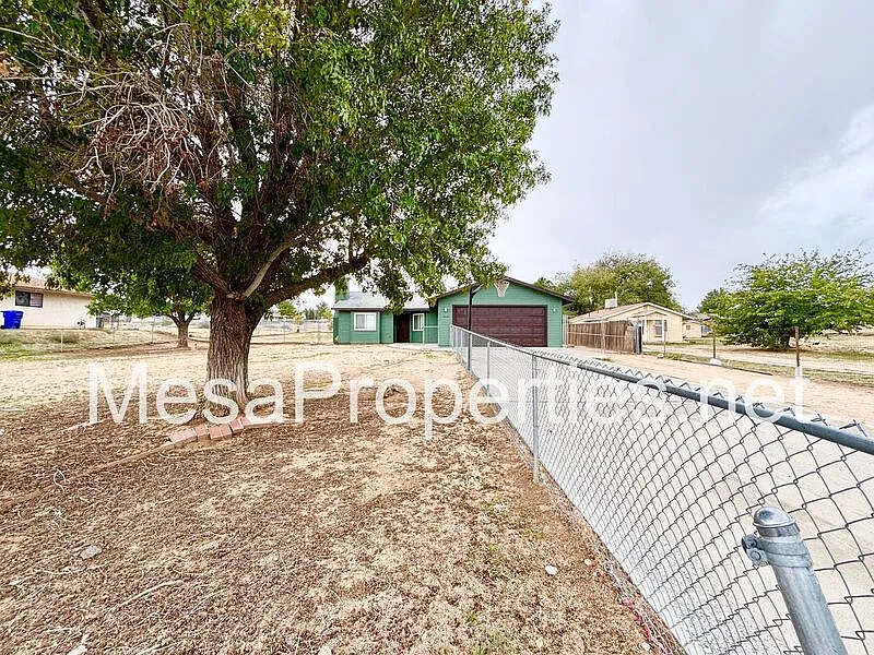 3 bed, 2.0 bath, 1460 sqft, $2,300 — Photo 3