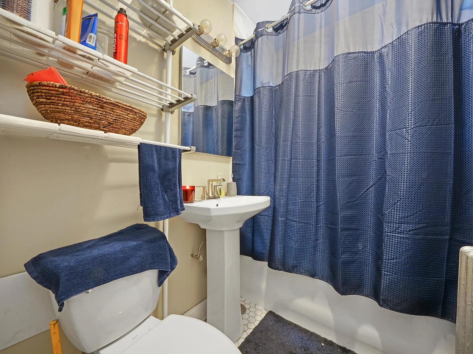 Recently Renovated, Bright Two Studio on Ground Floor! Heat and Water Included! — Photo 4