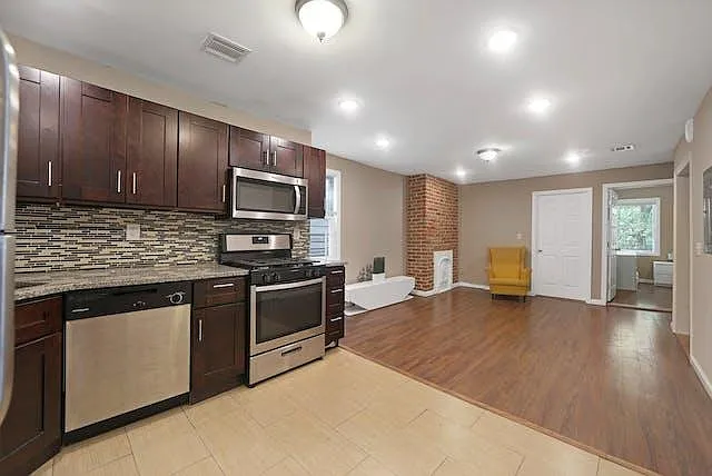 20 Gardner Ave — Photo 3