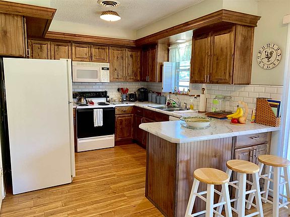 5th image of 713 Hillcrest Dr