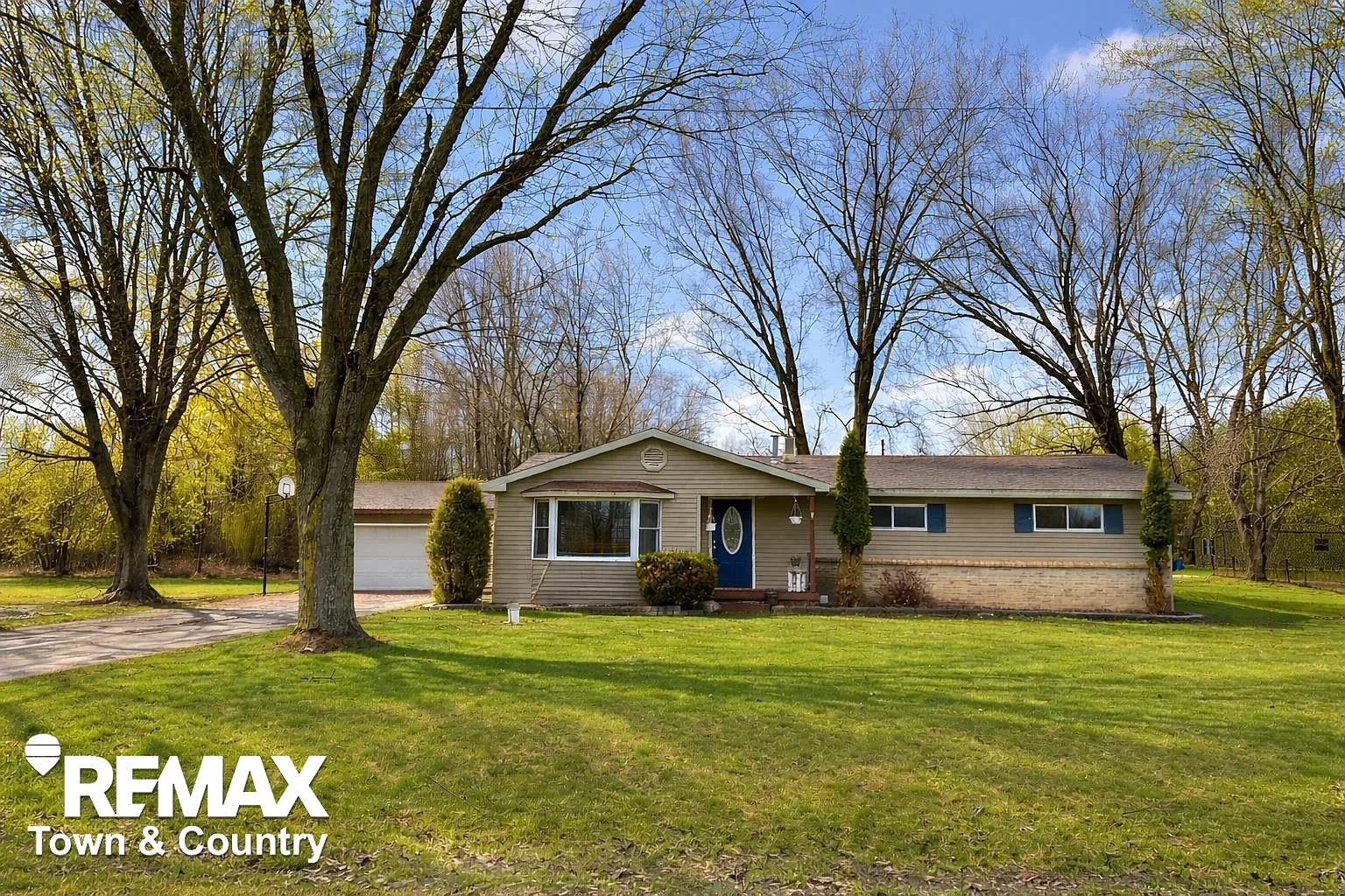 2942 Lyle Rd photo 1