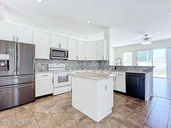 4th image of 12294 BENTON HARBOR Drive S