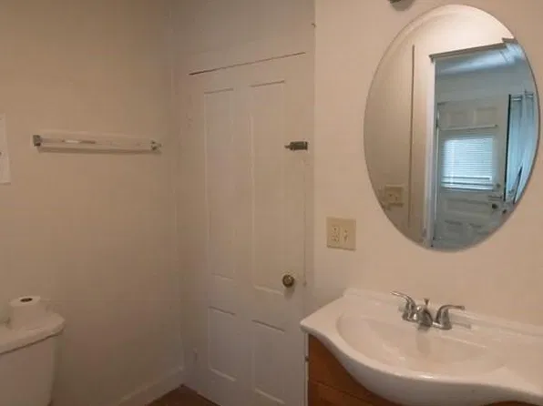 985 E Pleasant St, Amherst, MA 01002
