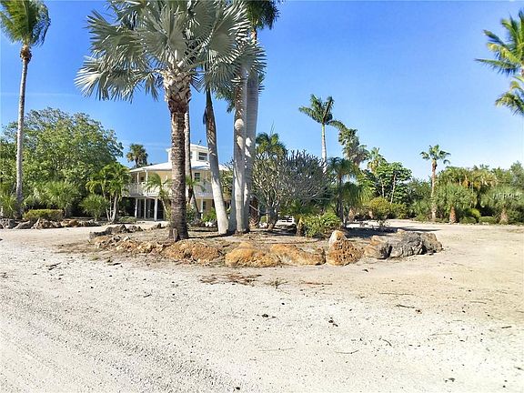 4th image of 270 Kettle Harbor Dr