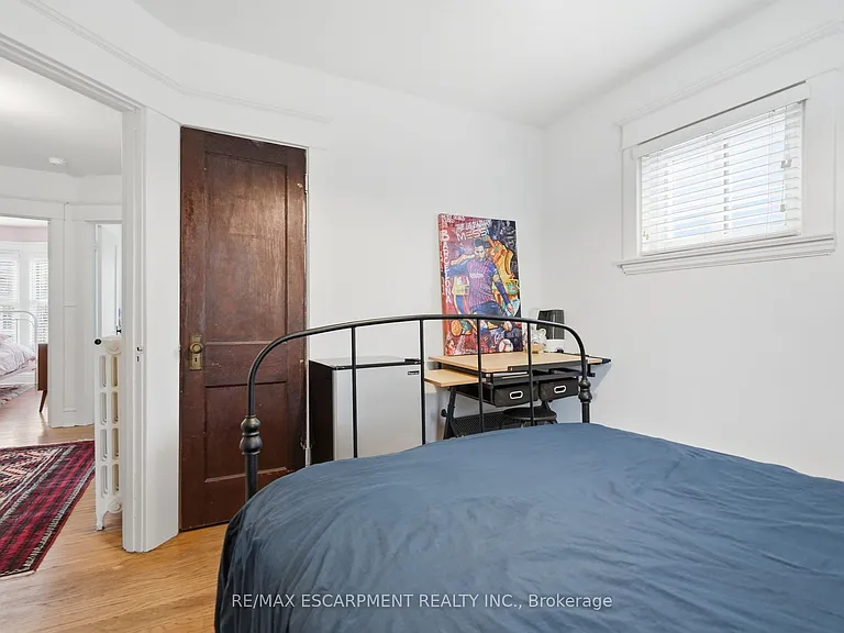37 Connaught Ave S — Photo 25