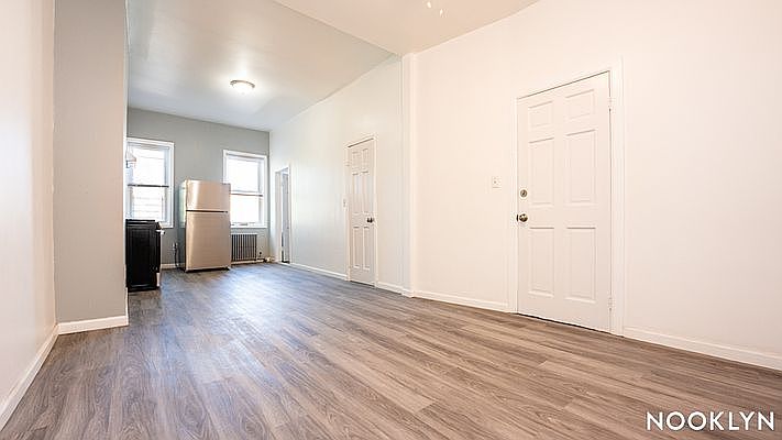 1st image of 329 Bleecker St #6