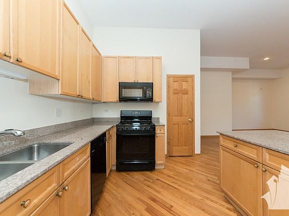4th image of 2535 N Southport Ave #4