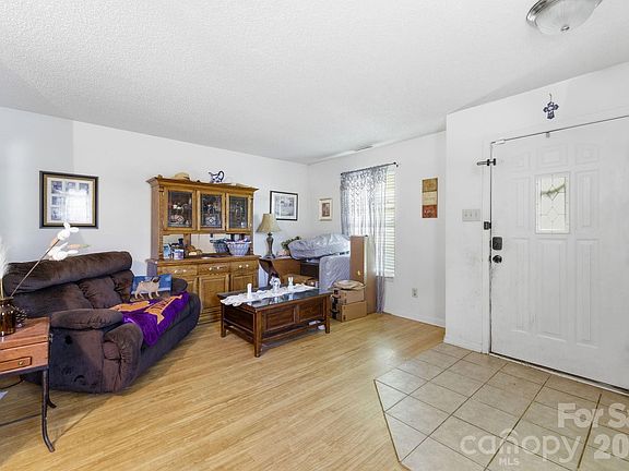 4th image of 2028 Harrison Park Dr