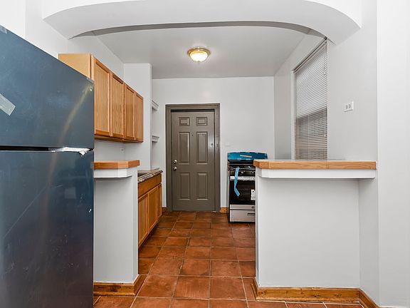 2nd image of 6001-6005 S Richmond St #2