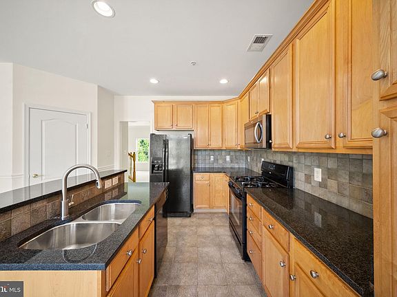 3rd image of 7152 Little Thames Dr #188