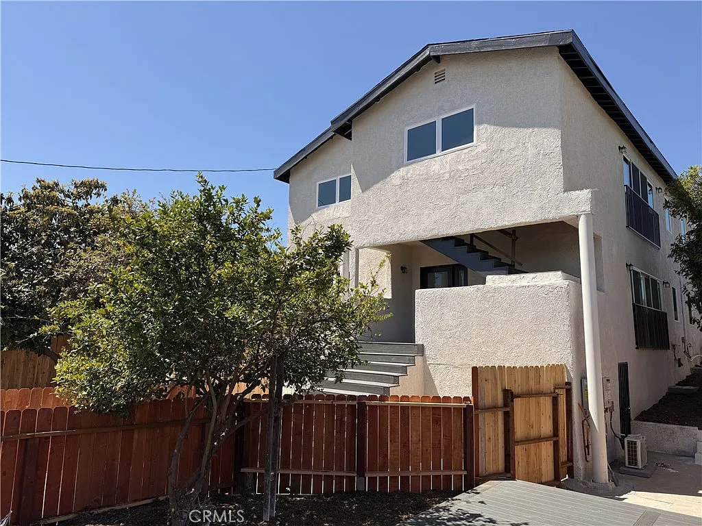 2 bed, 2.5 bath, 1400 sqft, $3,270 — Photo 1