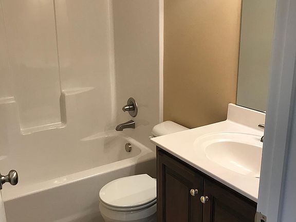 3rd image of 772 Alders Cove St