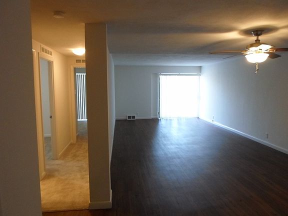 3rd image of 8701 Delmar Blvd APT 1D