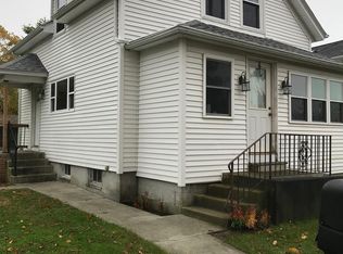 55 Canonicus St, Tiverton, RI 02878
