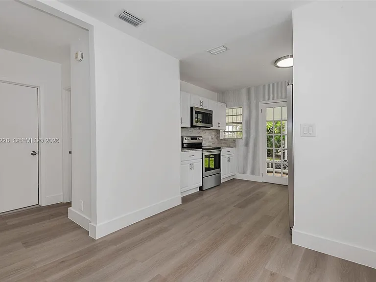 100 SW 58th Ave — Photo 3