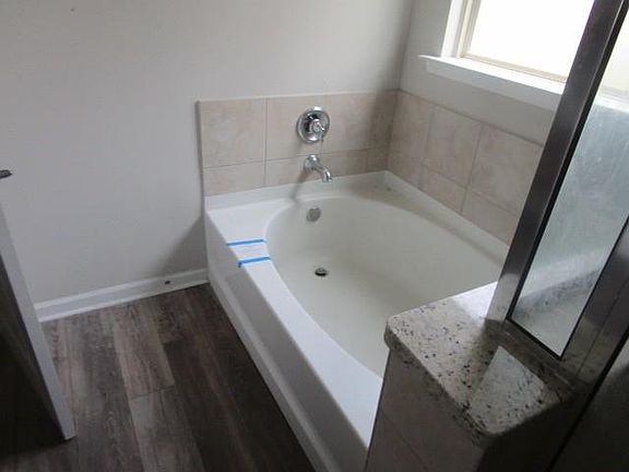 4th image of 39383 Park Oak Ave