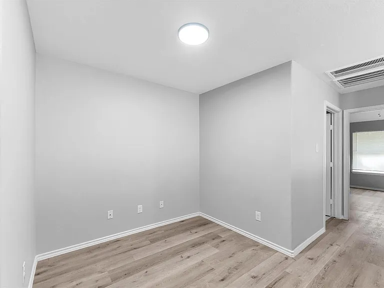 16007 Sandy Path Ln — Photo 38