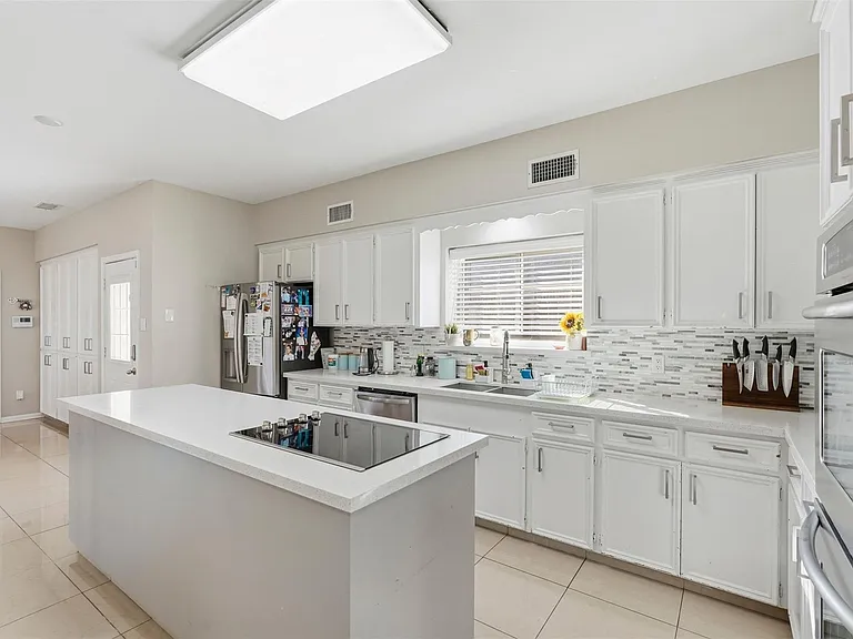 7927 Wolfield Ln — Photo 7