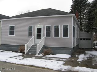 721 N Rowe St, Ludington, MI 49431