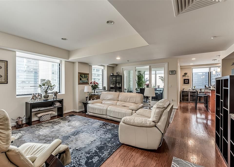 This 17th floor corner 3 Bedroom/2 1/2 Bath, with two study areas has tons of natural light and a floor plan designed for entertaining. This unit has a northeast exposure so lots of natural light but not the hot west sun in the afternoon.