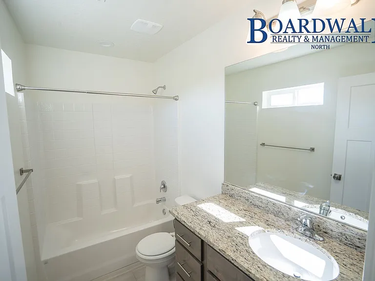 440 E 1625 N — Photo 18