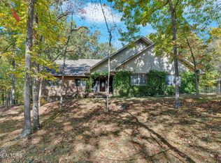 660 Armstrong Dr, Dandridge, TN 37725