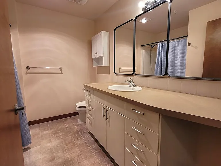 910 Gladstone St #110 — Photo 18