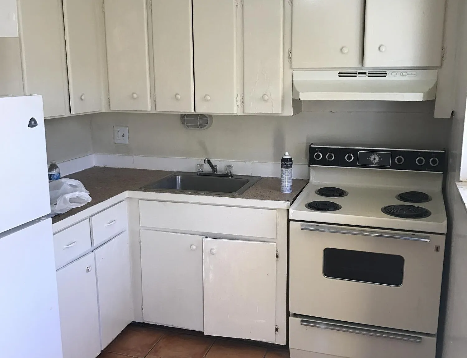 2 bed, 1.0 bath, 3047 sqft, $2,258 — Photo 2