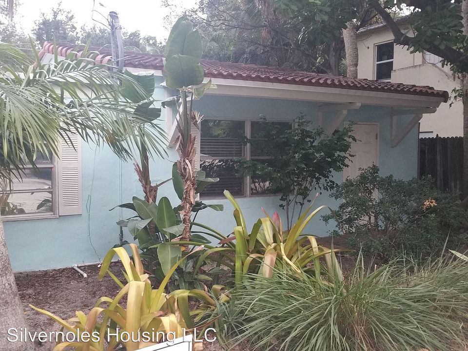 1st image of 824 NE 16th Ter