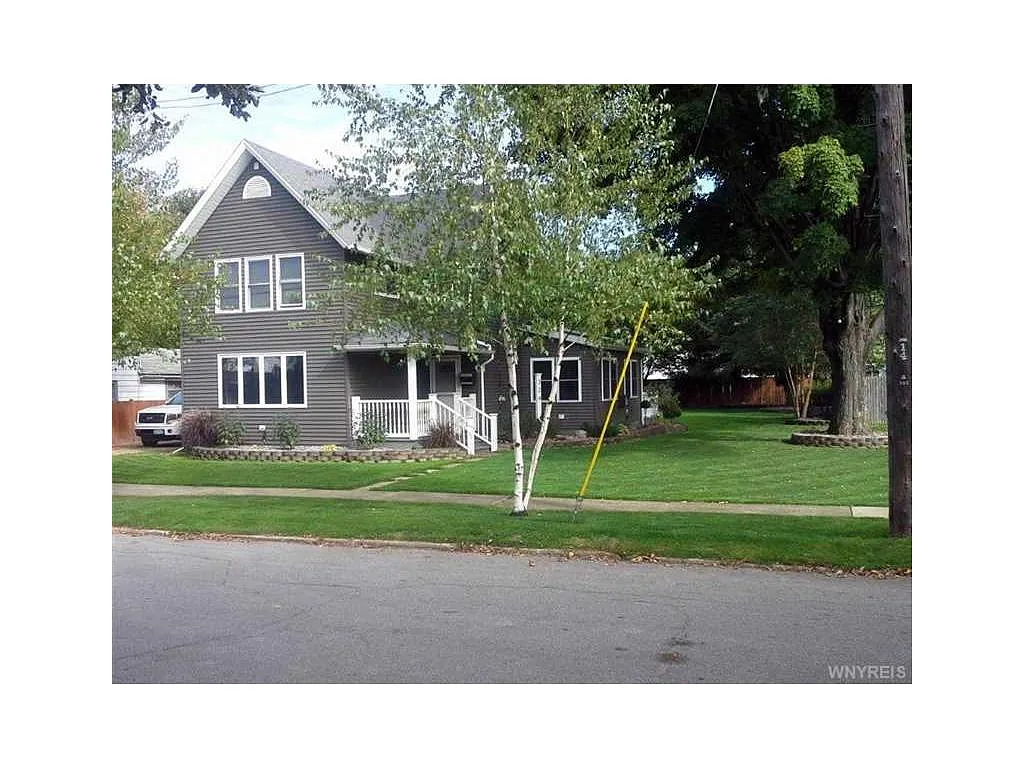 324 N 8th St photo 1