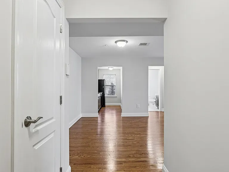 Summit Ridge Luxury Apartments — Photo 32